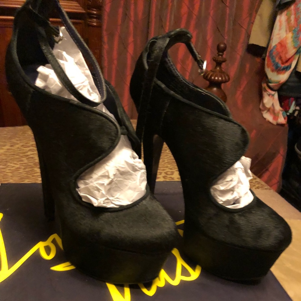 Heels - Picture 3 of 6